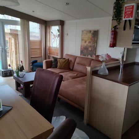 Chalet Met Veranda Aan Bosrand Vledder 外观 照片