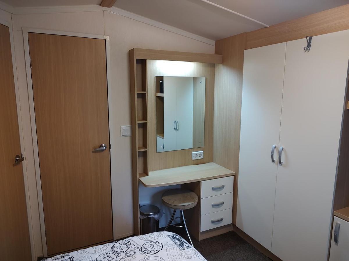 Chalet Met Veranda Aan Bosrand Vledder 外观 照片
