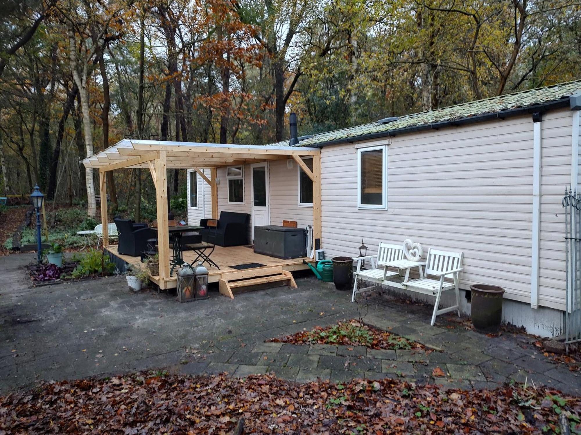 Chalet Met Veranda Aan Bosrand Vledder 外观 照片
